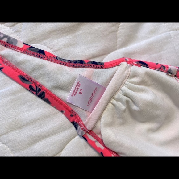 Xhileration large ruffle bikini top​ - Picture 3 of 3